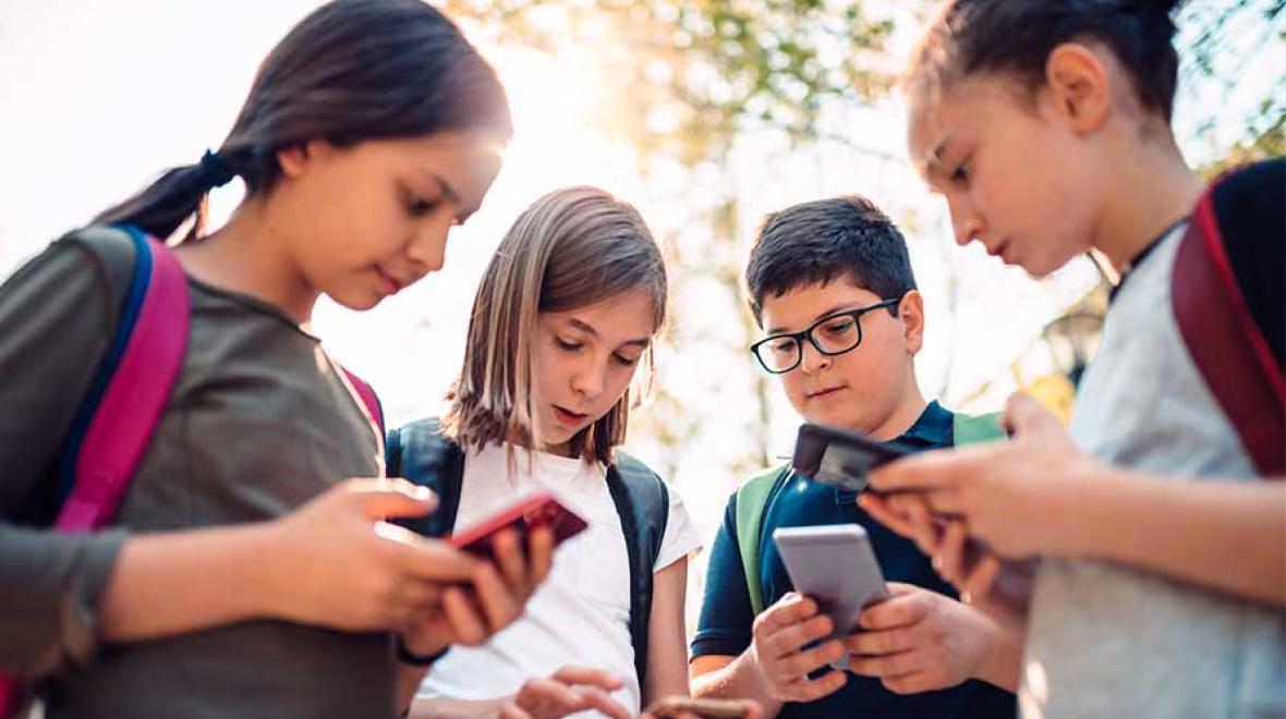 Дети и гаджеты: нужен ли младшекласснику самый новый iPhone?