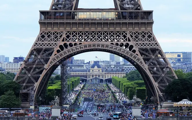 Первомайские протесты во Франции: ранены более 100 полицейских, около 300 человек арестовано