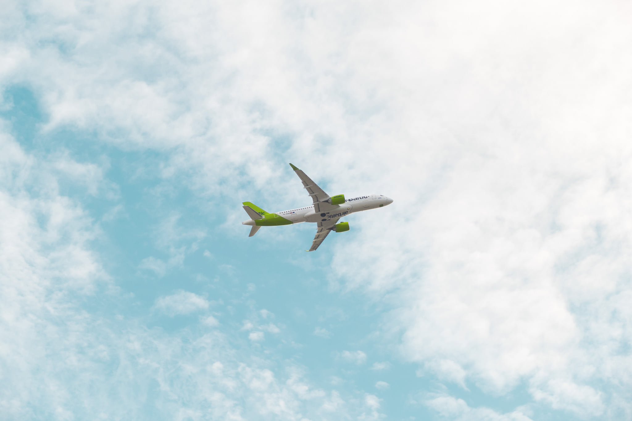 airBaltic в начале мая планирует возобновить рейсы в Лиепаю