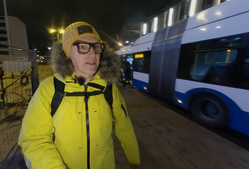 Проблема Чака. Пешком быстрее троллейбуса, велосипедистов нет.