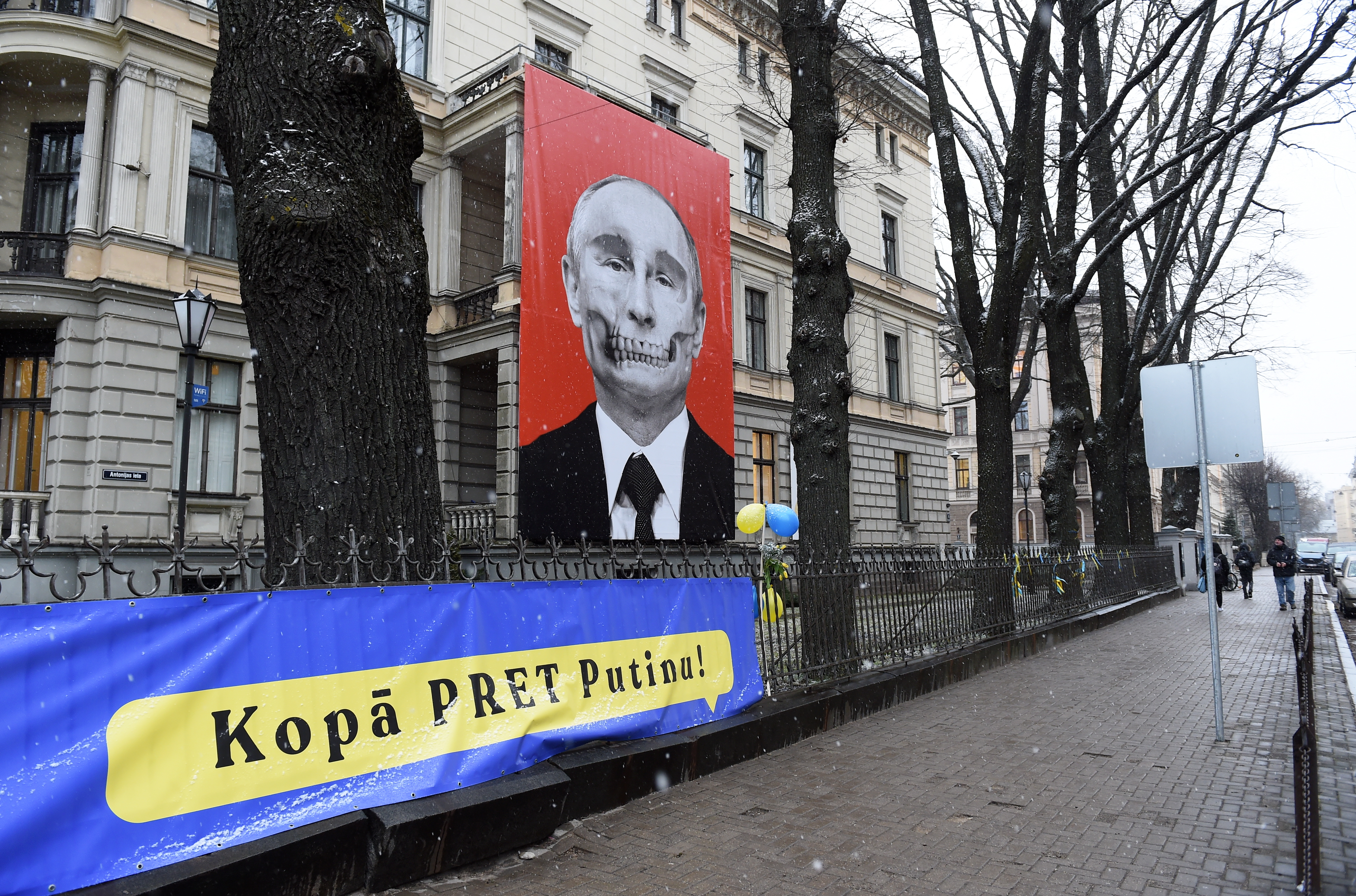 Опрос: только 4% жителей Латвии поддерживают Путина и развязанную им войну против Украины