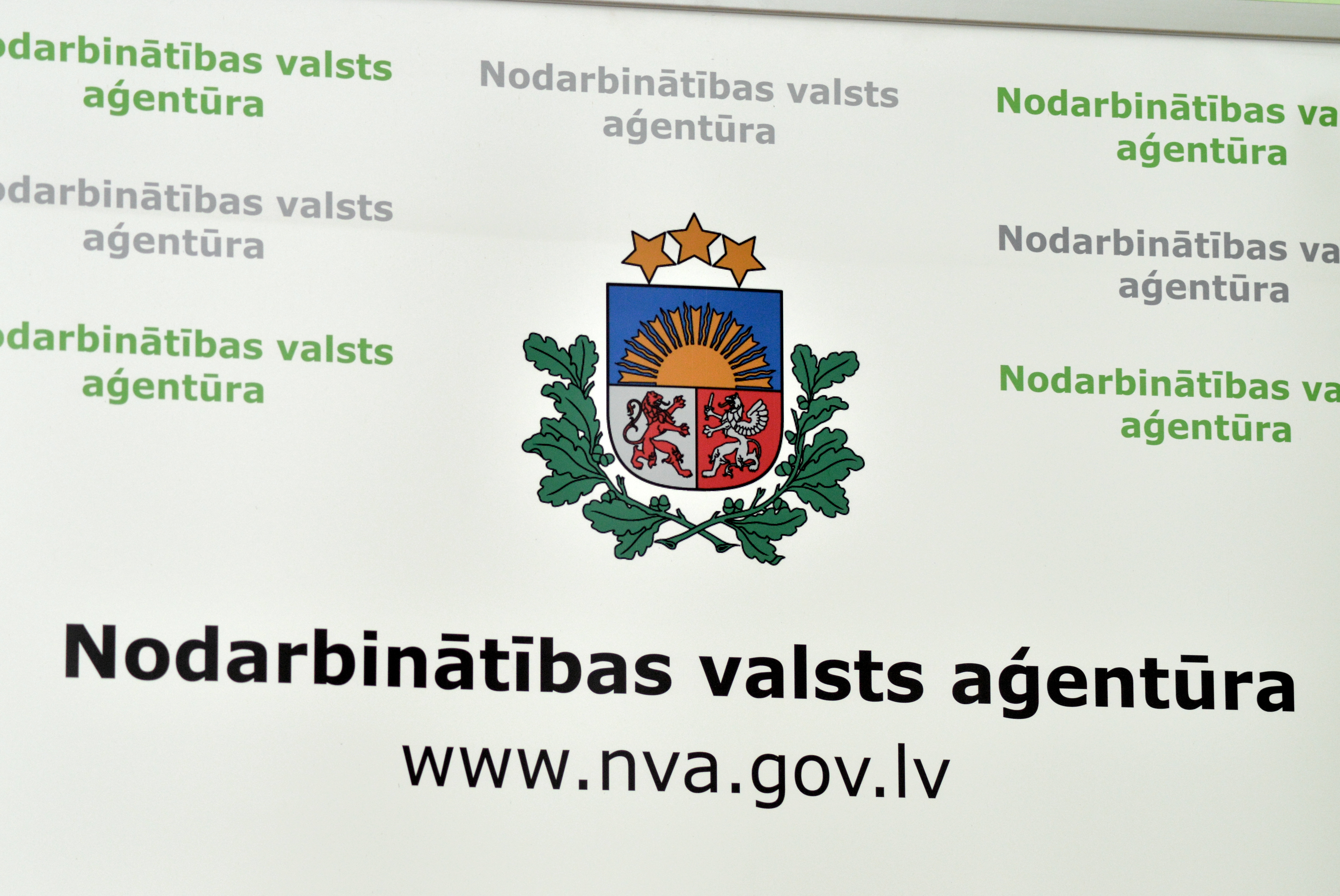 Brīvo darba vietu skaits pērn Latvijā samazinājās divas reizes