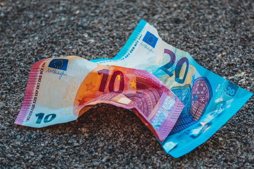 Инфляция съедает все большую часть зарплат Инфляция съедает все большую часть зарплат