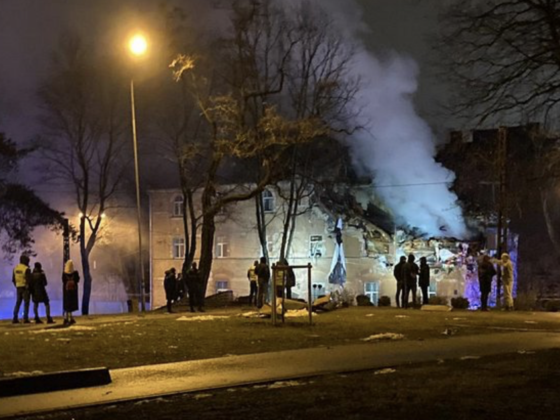 Видео очевидца с места взрыва дома в Ангенскалнсе