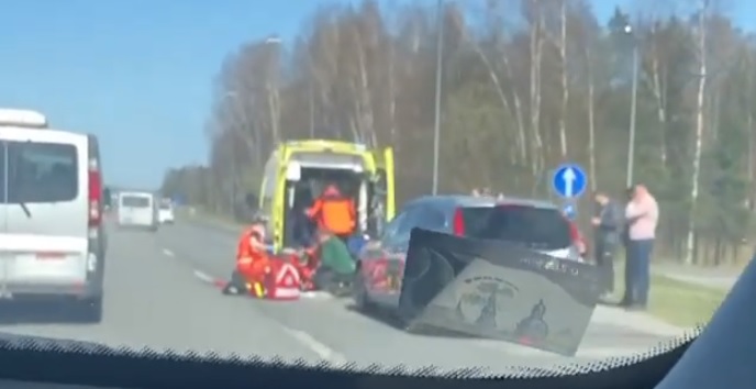 На трассе Рига-Саласпилс на пешеходном переходе сбили ребенка