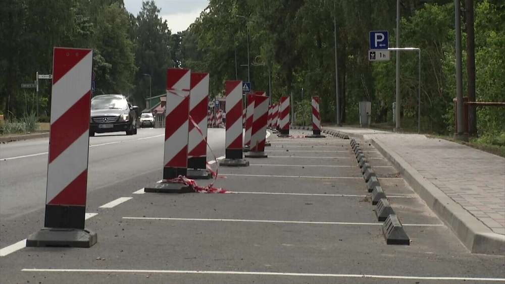 "Растрата средств!" Жителей Саулкрасты рассердили слишком короткие парковки