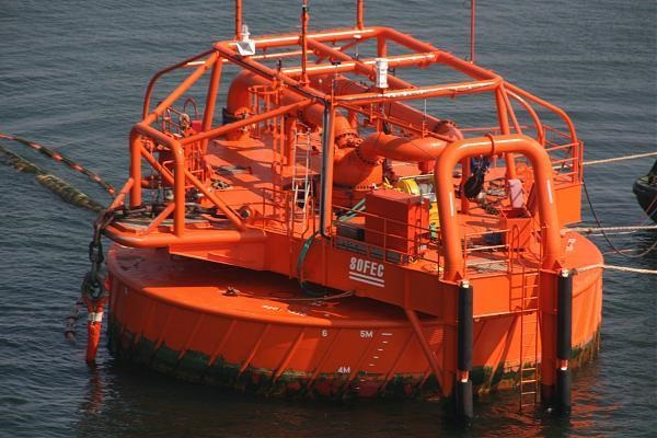 К латвийским берегам движется километровое нефтяное пятно из Бутинге К латвийским берегам движется километровое нефтяное пятно из Бутинге