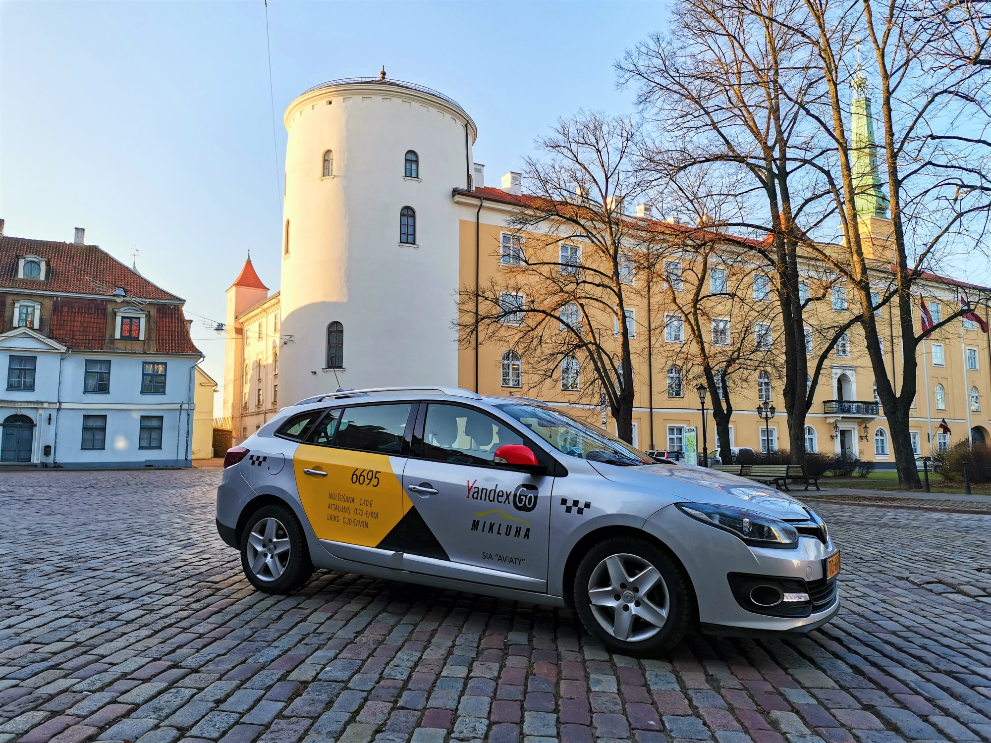 В Латвии могут заблокировать службу такси Yandex Go - новый виток санкций
