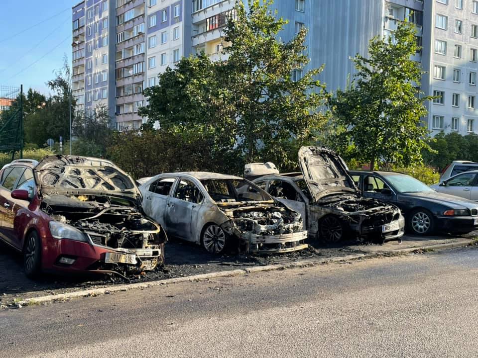 Машины в Плявниеки сгорели сами?