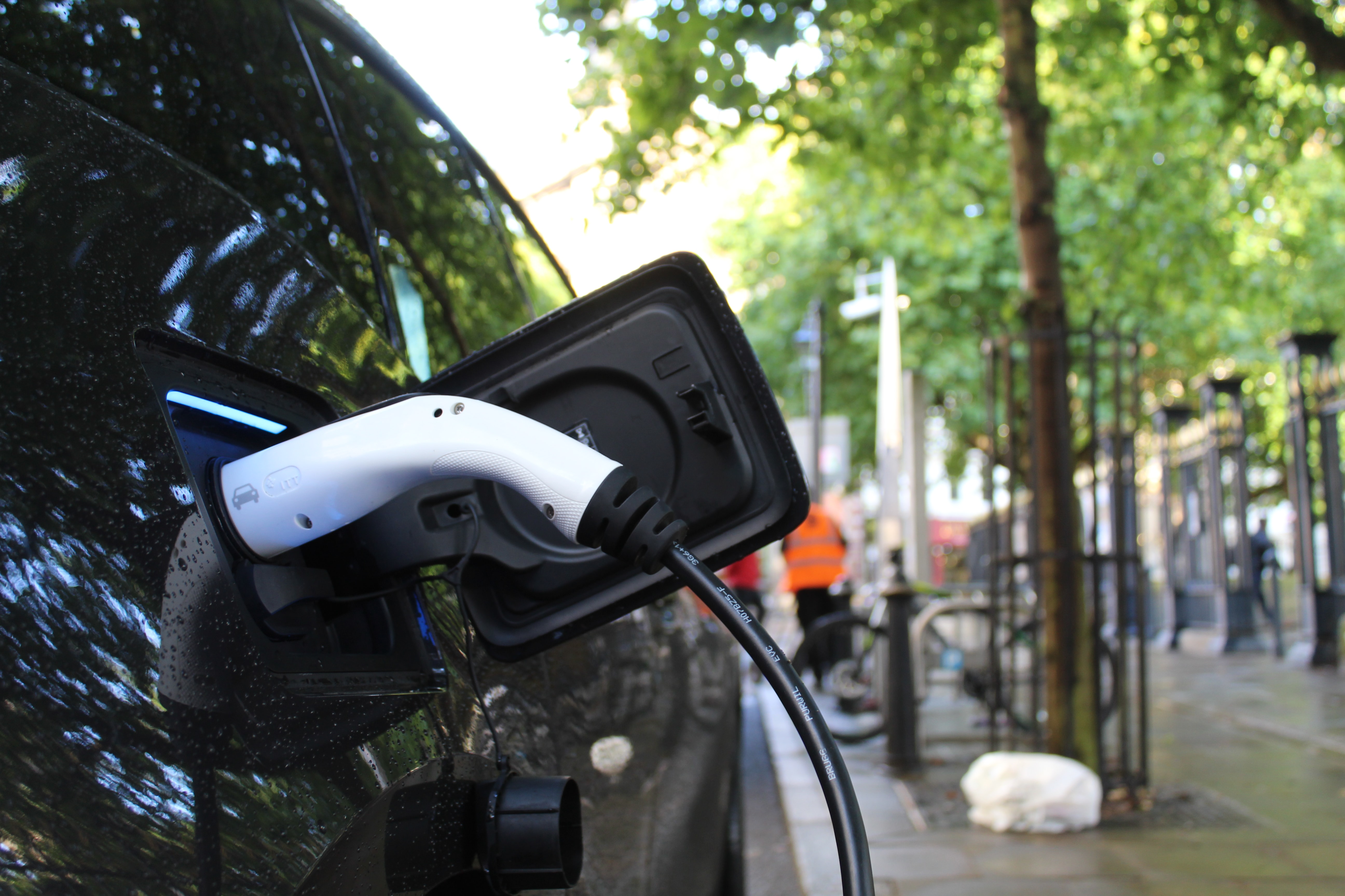 Elektrisko automobiļu ražošana līdz 2027.gadam kļūs lētāka par iekšdedzes automašīnu ražošanu