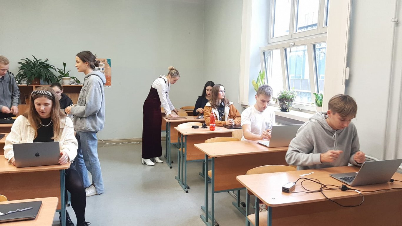 В средних школах начинаются централизованные экзамены