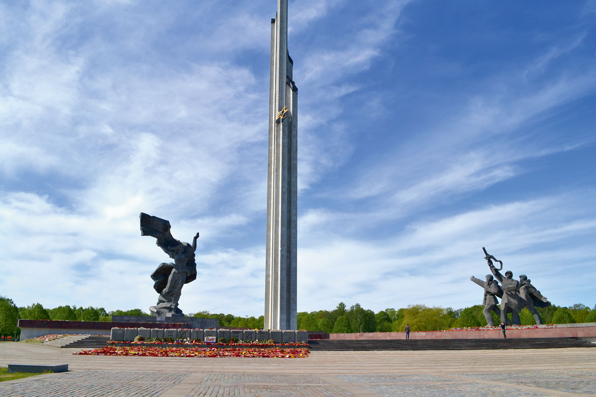 9 мая: часть мероприятий у памятника в Парке Победы уже отменили 9 мая: часть мероприятий у памятника в Парке Победы уже отменили