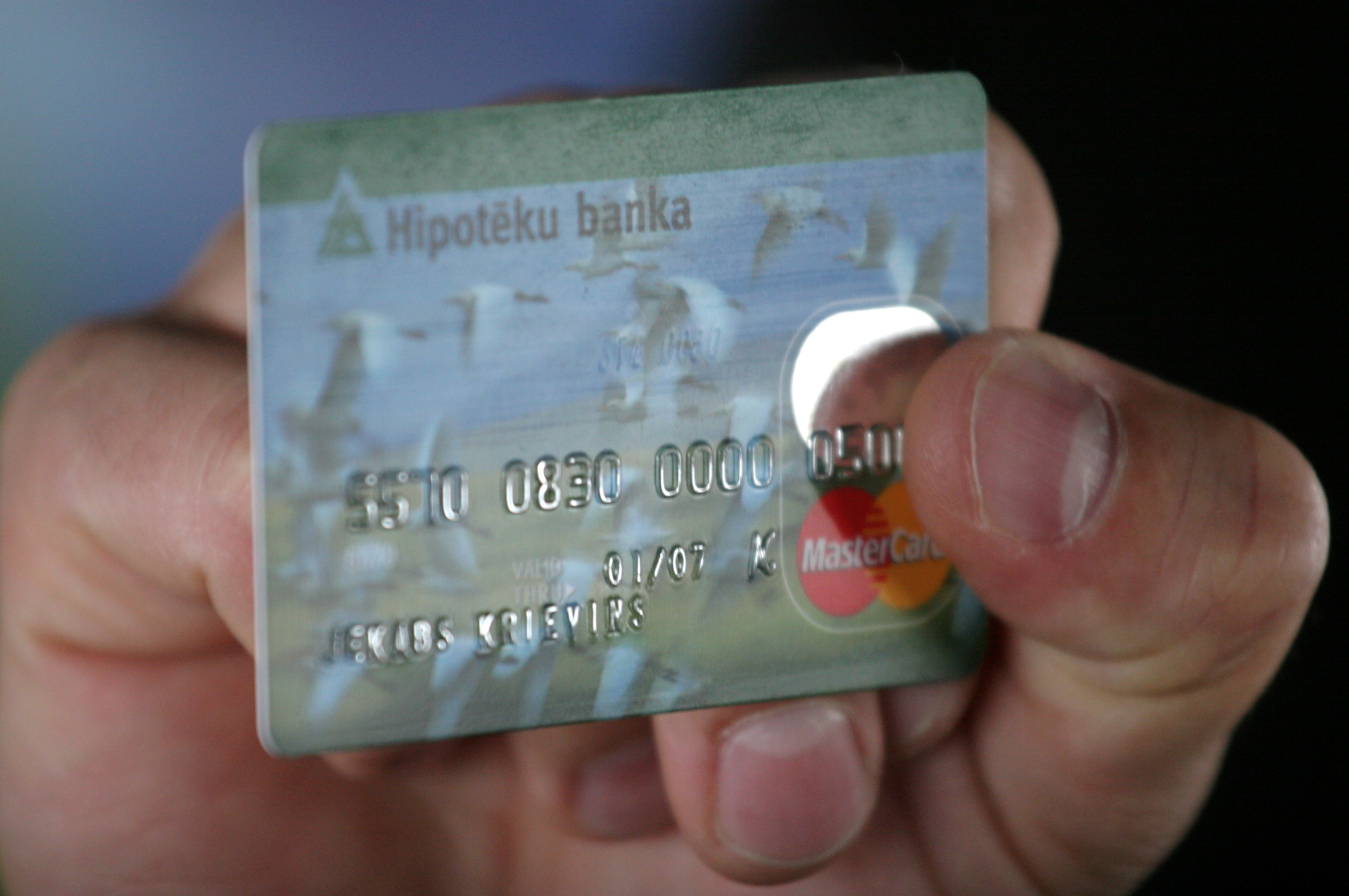 Bezskaidrās naudas maksājumu apmērs pērn Latvijā samazinājies par 10,8%