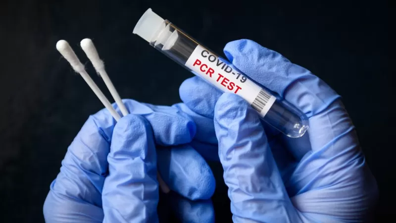 В Испании вакцинированная женщина заразилась COVID-19 дважды в течение 20 дней