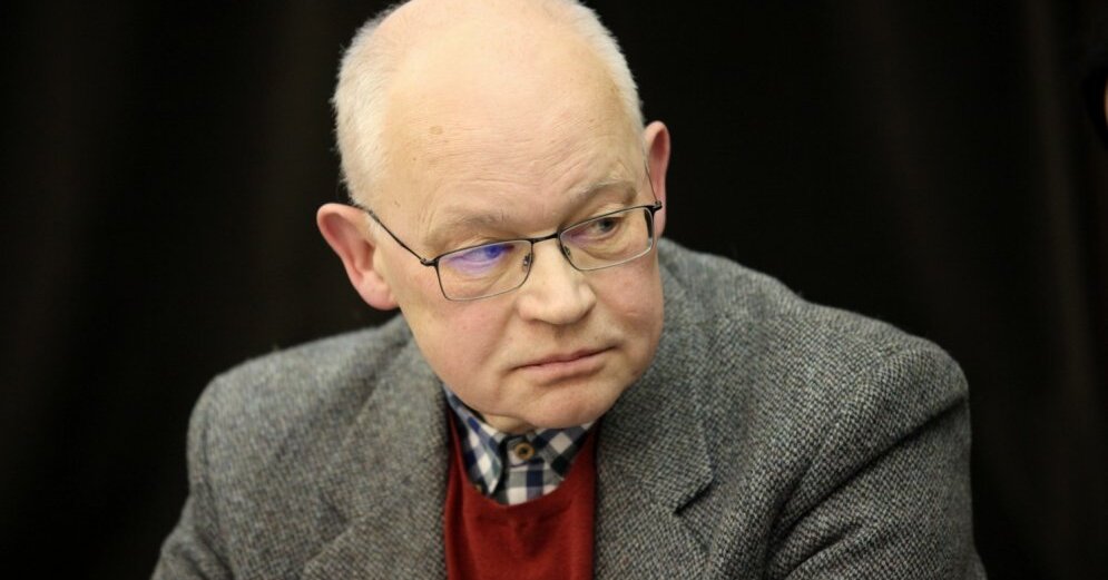 Политолог: надо ли помогать другим, когда в ЕС самим не хватает вакцин?