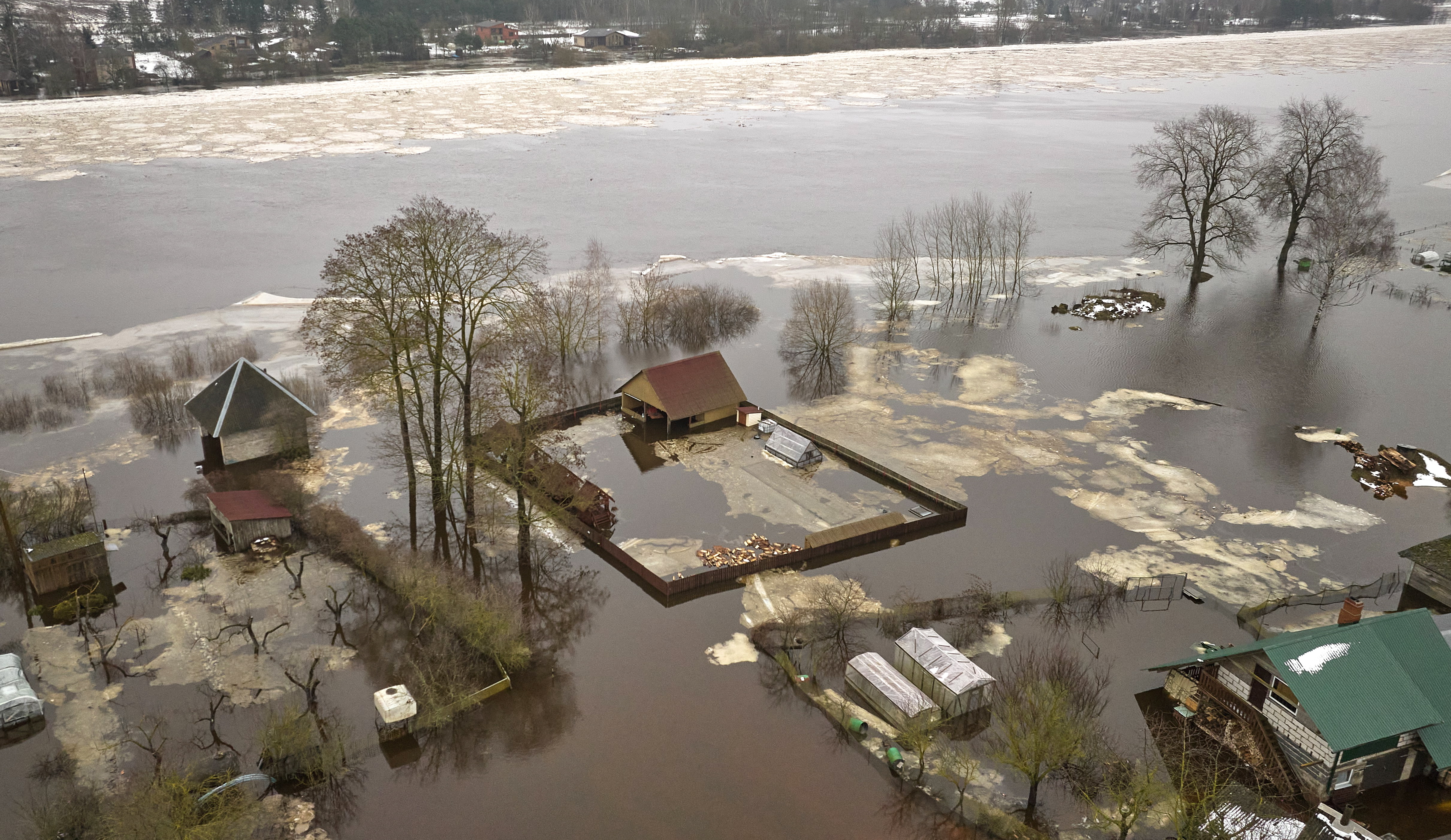 2 см в час - снижается уровень воды в Екабпилсе 2 см в час - снижается уровень воды в Екабпилсе