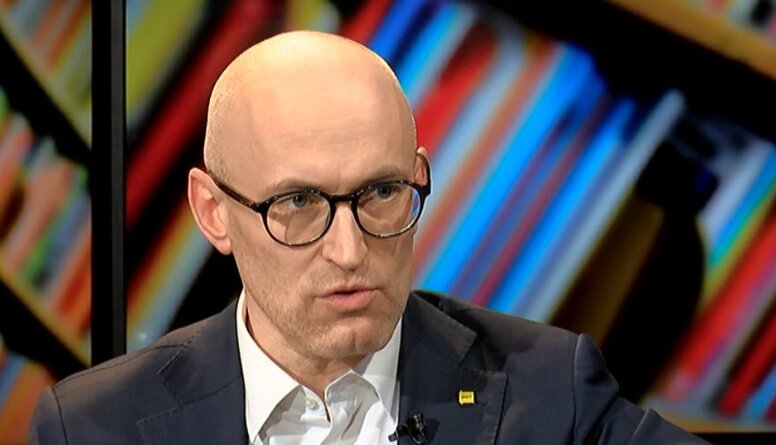 Министр: коллективная вакцинация на предприятиях будет позже