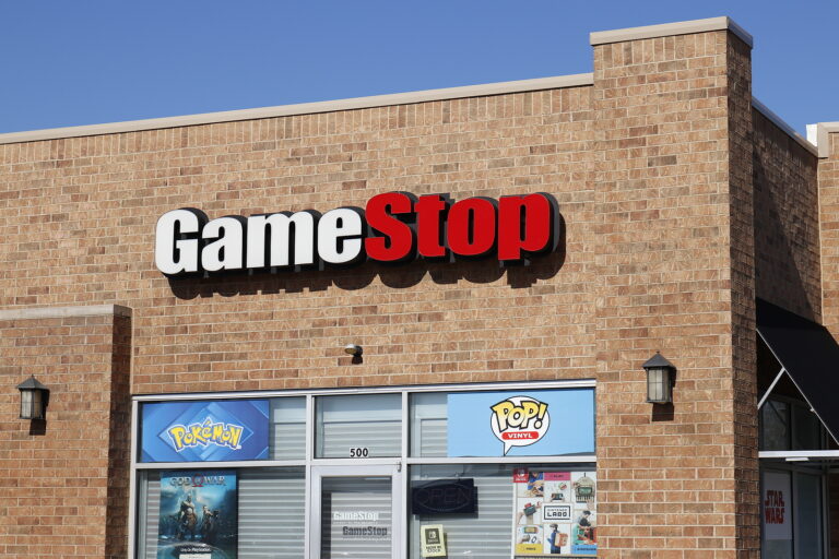 GameStop: ответный удар Уолл-стрит по трейдерам-любителям – торговля акциями ограничена