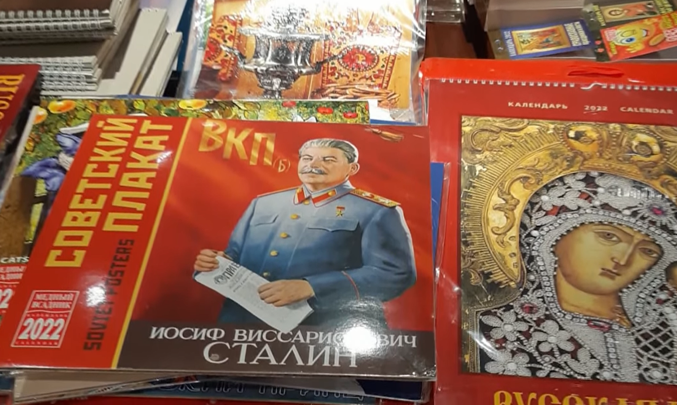 Сталин на обложке календаря: можно ли такое вообще продавать в Латвии?