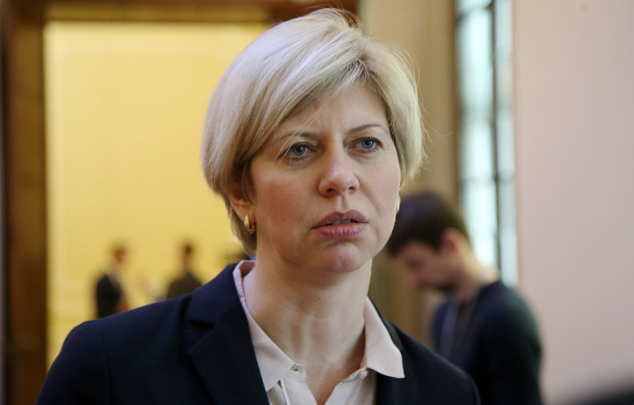 Самоуправлениям, возможно, придется софинансировать замену учебных материалов