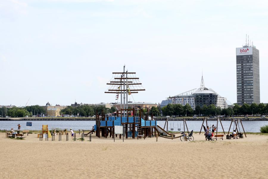 Температура воды на пляже Кипсалы достигла +23 градусов