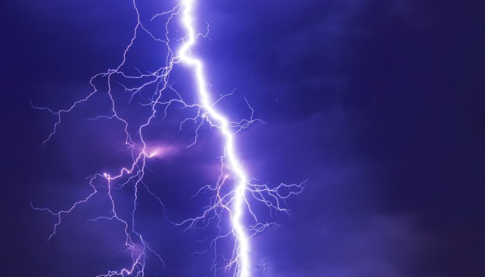 Ученые с помощью радиотелескопа впервые увидели, как рождаются молнии