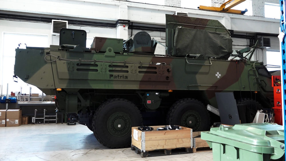 Силиня и премьер Финляндии откроют в Валмиере завод "Patria"