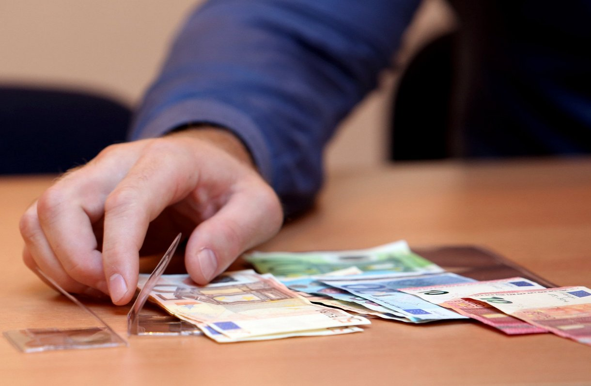 Опрос: 69% жителей Латвии считают, что налоговая система несправедлива по отношению к ним