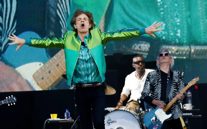 The Rolling Stones спели с украинскими хорами