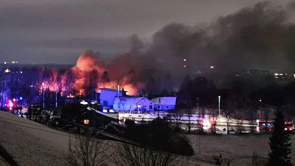Возле аэропорта Вильнюса на дом упал грузовой самолет, погиб пилот