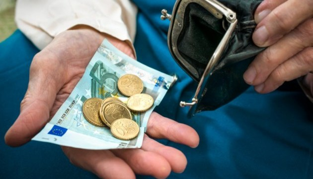 Премьер-министр: латвийская система пенсий за выслугу лет не жизнеспособна в долгосрочной перспективе