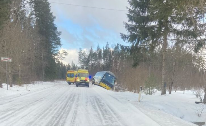 Два автобусных ДТП на дорогах Латвии