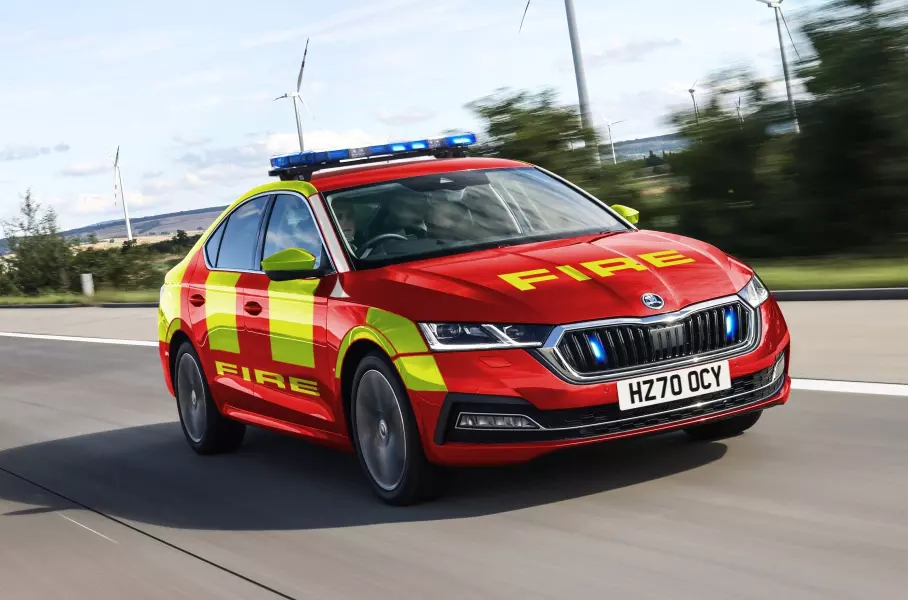 Гибриды Skoda помогут полиции и скорой помощи нести службу в Великобритании