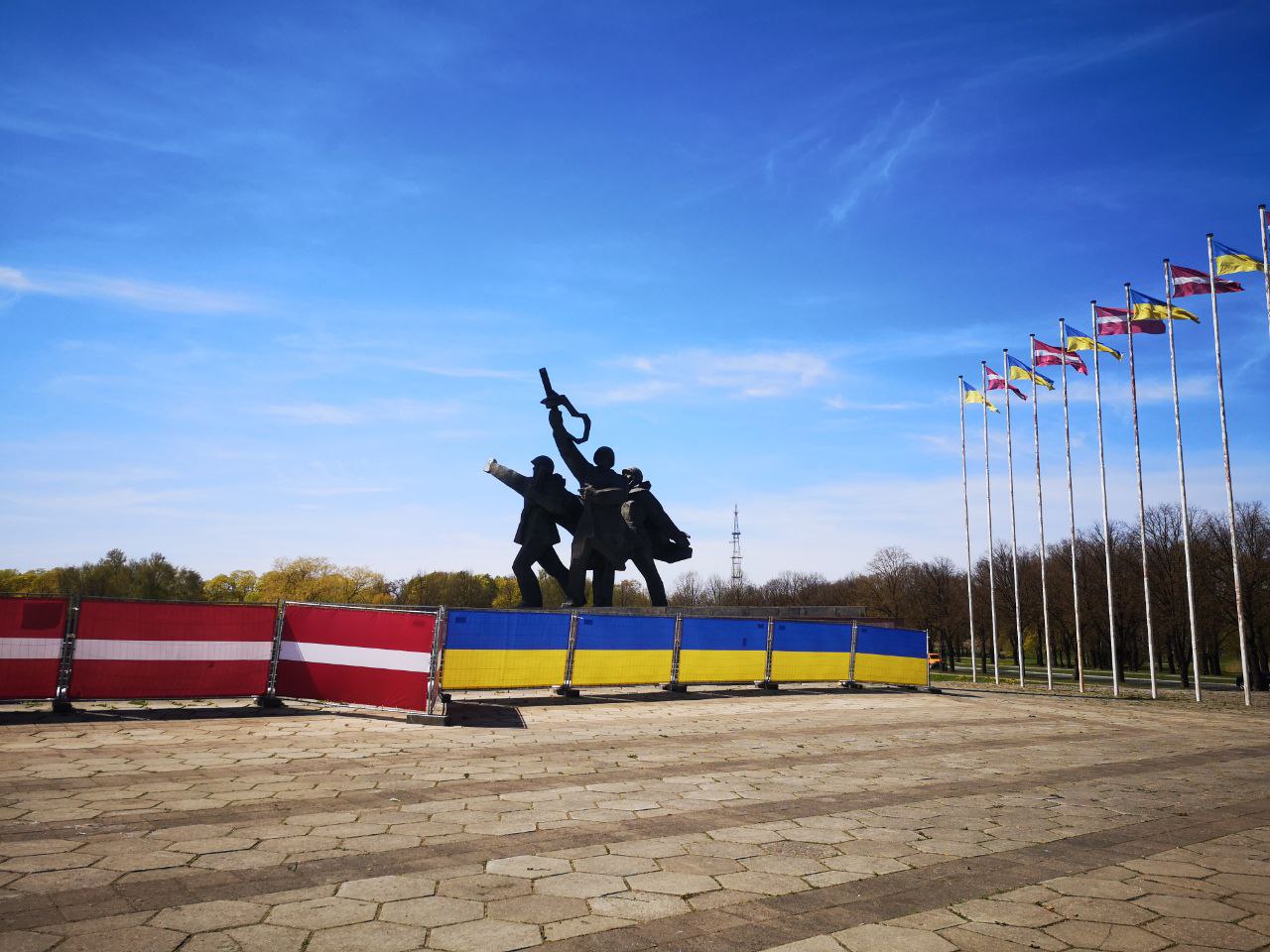 Комиссия одобрила поправки, позволяющие снести памятник в парке Победы Комиссия одобрила поправки, позволяющие снести памятник в парке Победы