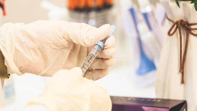 После возобновления вакцинации AstraZeneca в пятницу провакцинировали 333 человека