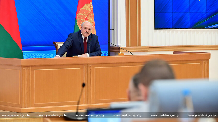 Лукашенко пообещал признать Крым российским сразу после российского бизнеса Лукашенко пообещал признать Крым российским сразу после российского бизнеса