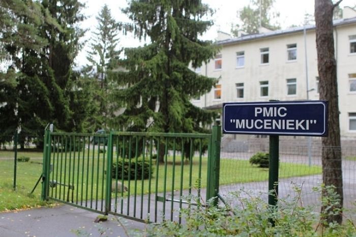 Жители убежища для беженцев в Муцениеки рассказывают о шокирующих условиях в центре