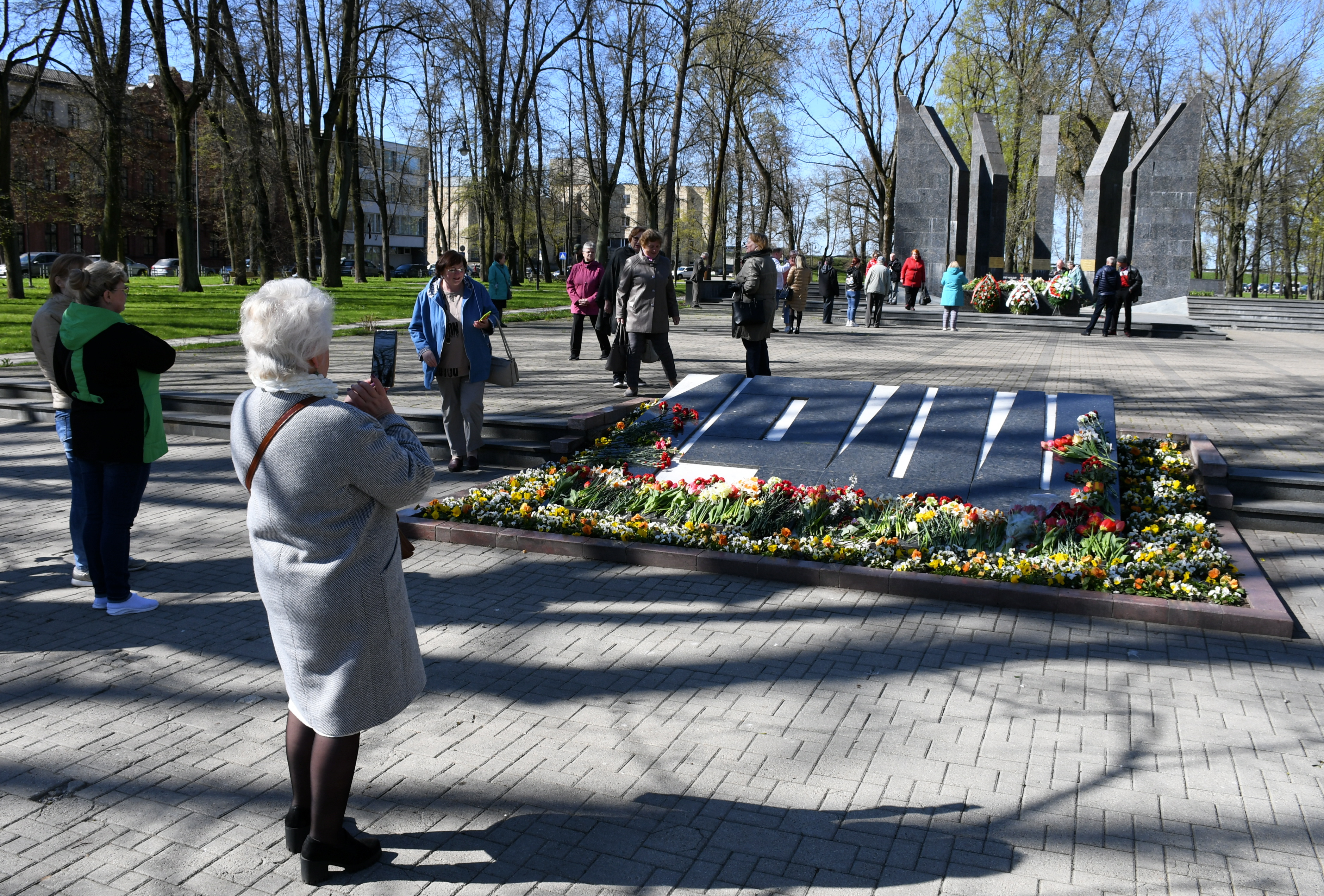 Памятники в Даугавпилсе сохранят могилы солдат под ними