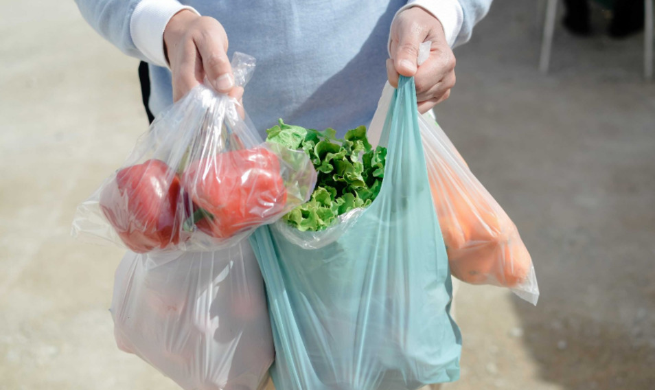 3 цента за мешочек? Латвийцы возмущены жадностью некоторых продуктовых магазинов