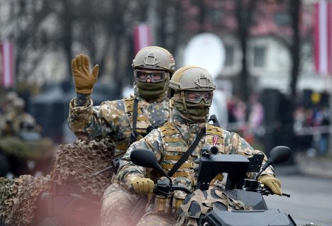 Встреча с министром обороны Канады: обсудят отправку военных из Латвии в Украину
