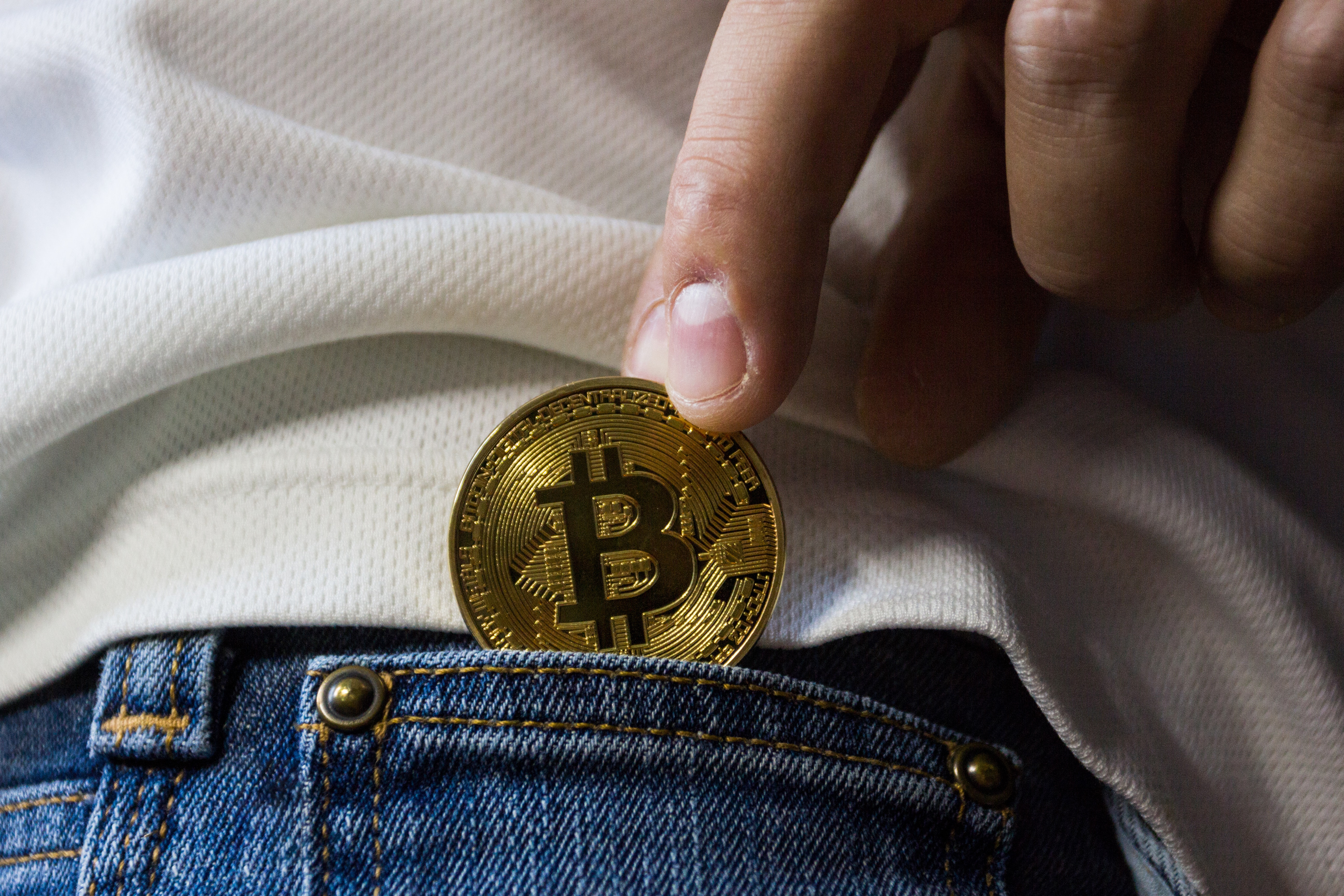 Курс биткоина упал еще на 9%