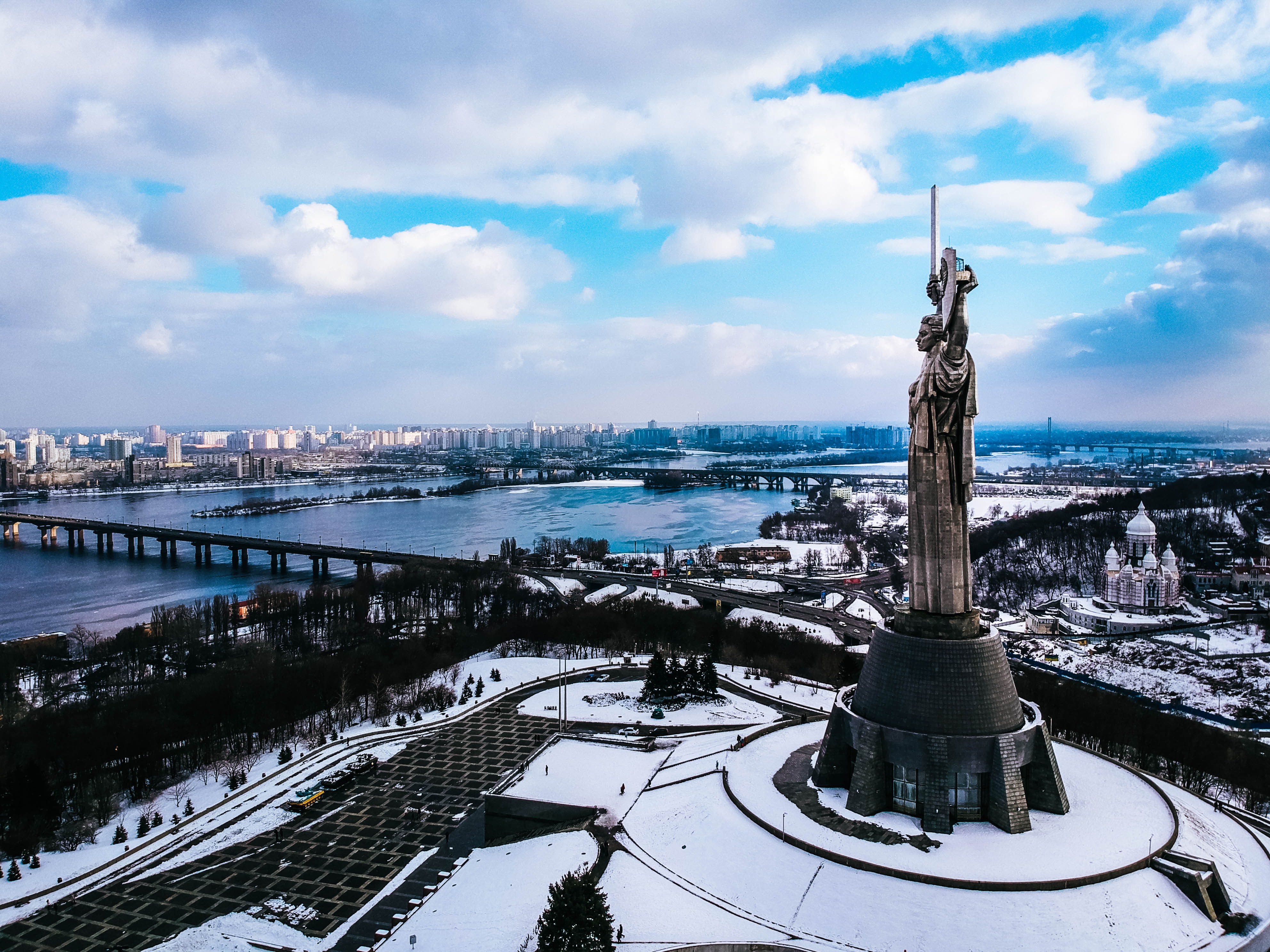 Pret Ukrainas Konstitucionālās tiesas vadītāju sākta izmeklēšana par liecinieka ietekmēšanu