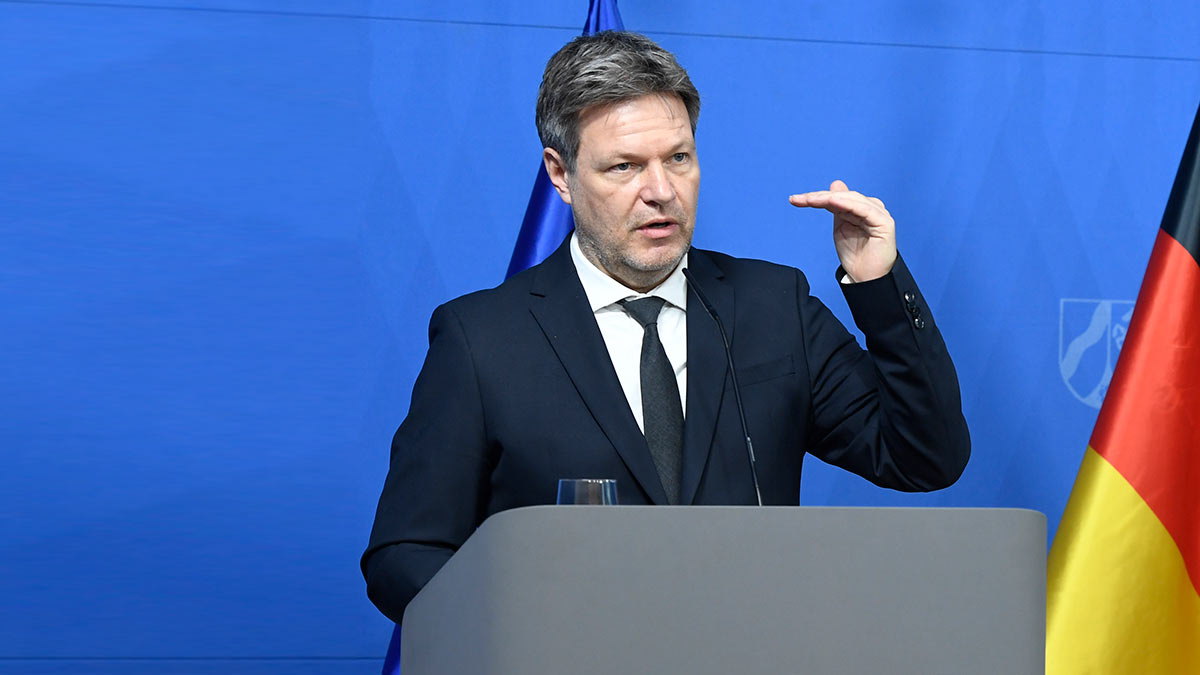 Вице-канцлер Германии отказался направить в Украину танки