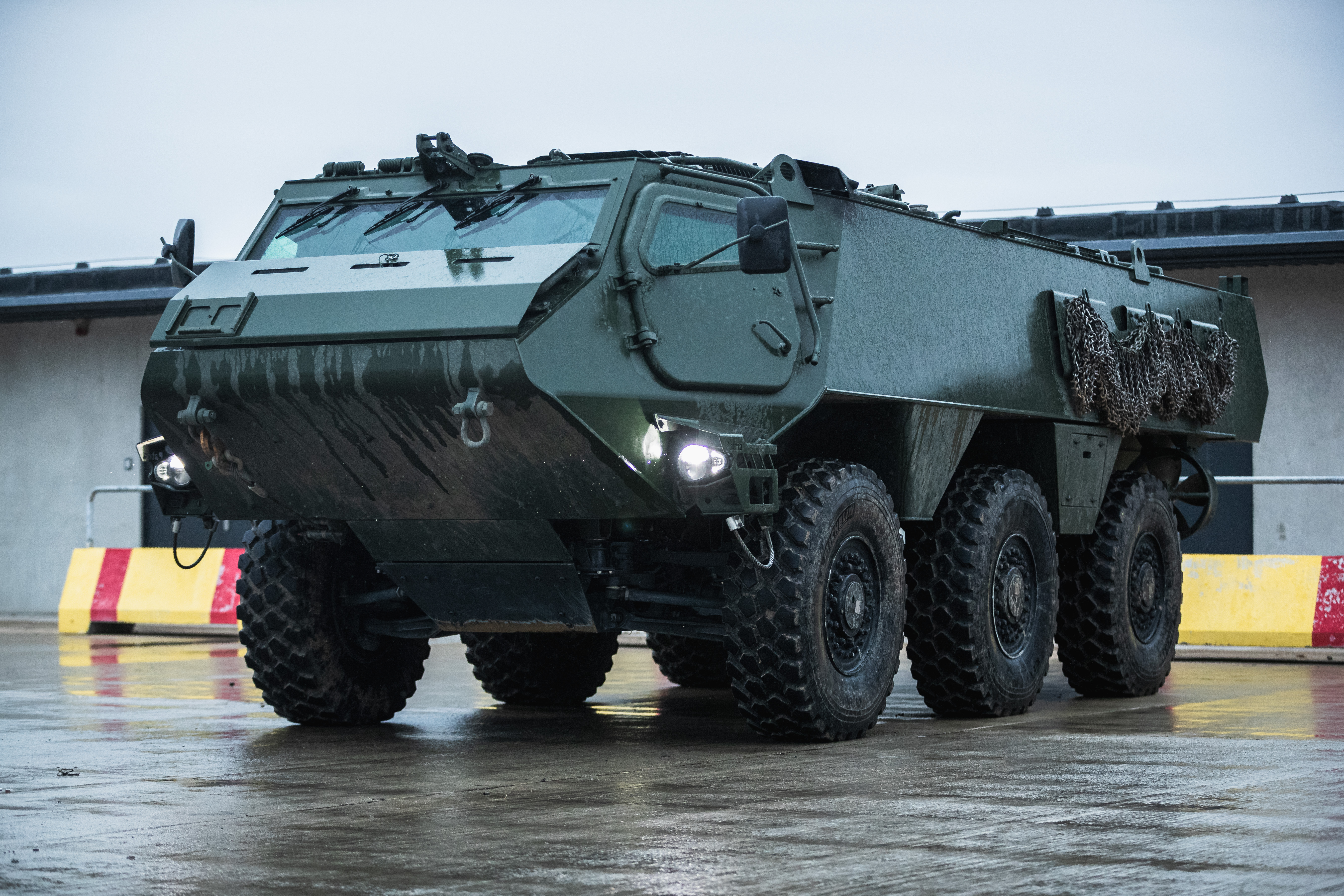В Латвию поставят 56 бронемашин Patria
