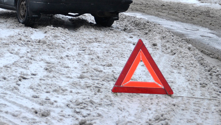 В ДТП под Талси машина соскользкула в реку, водитель - погиб