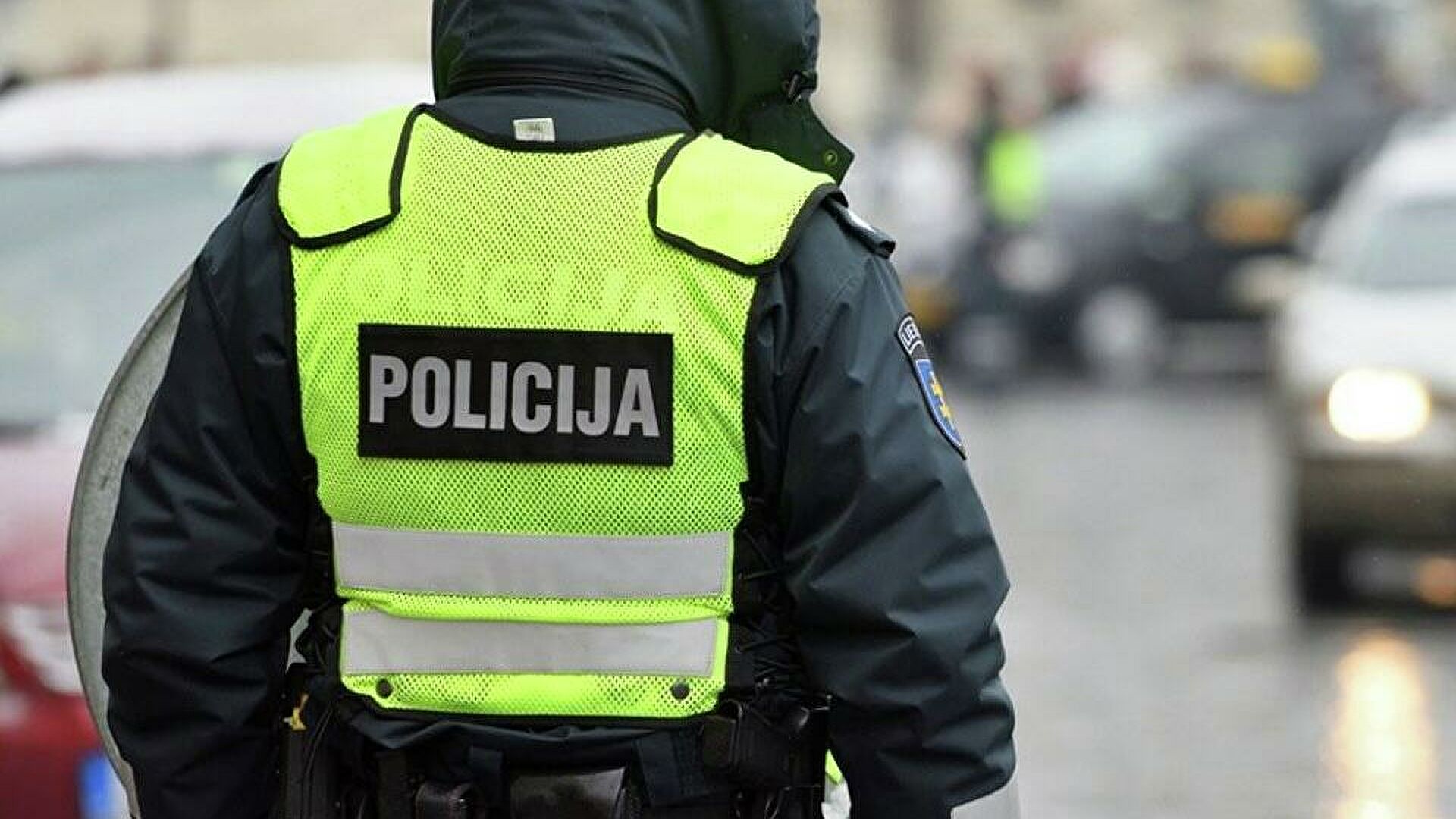 Полицейские вышли с протестом из-за прививок на улицы Вильнюса