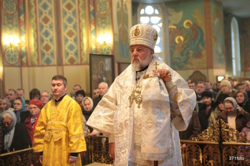 "Не предаваться унынию": митрополит Александр поздравил православных с Пасхой
