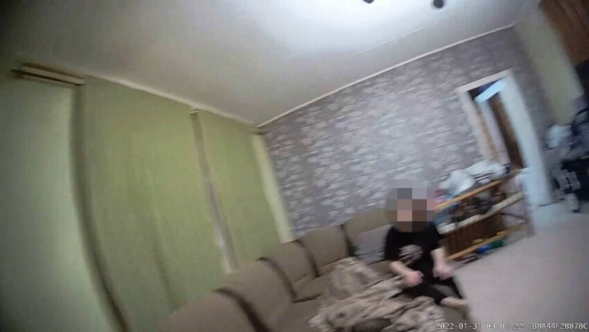 Кровь на стенах, выбитые двери: полиции пришлось забрать двух детей