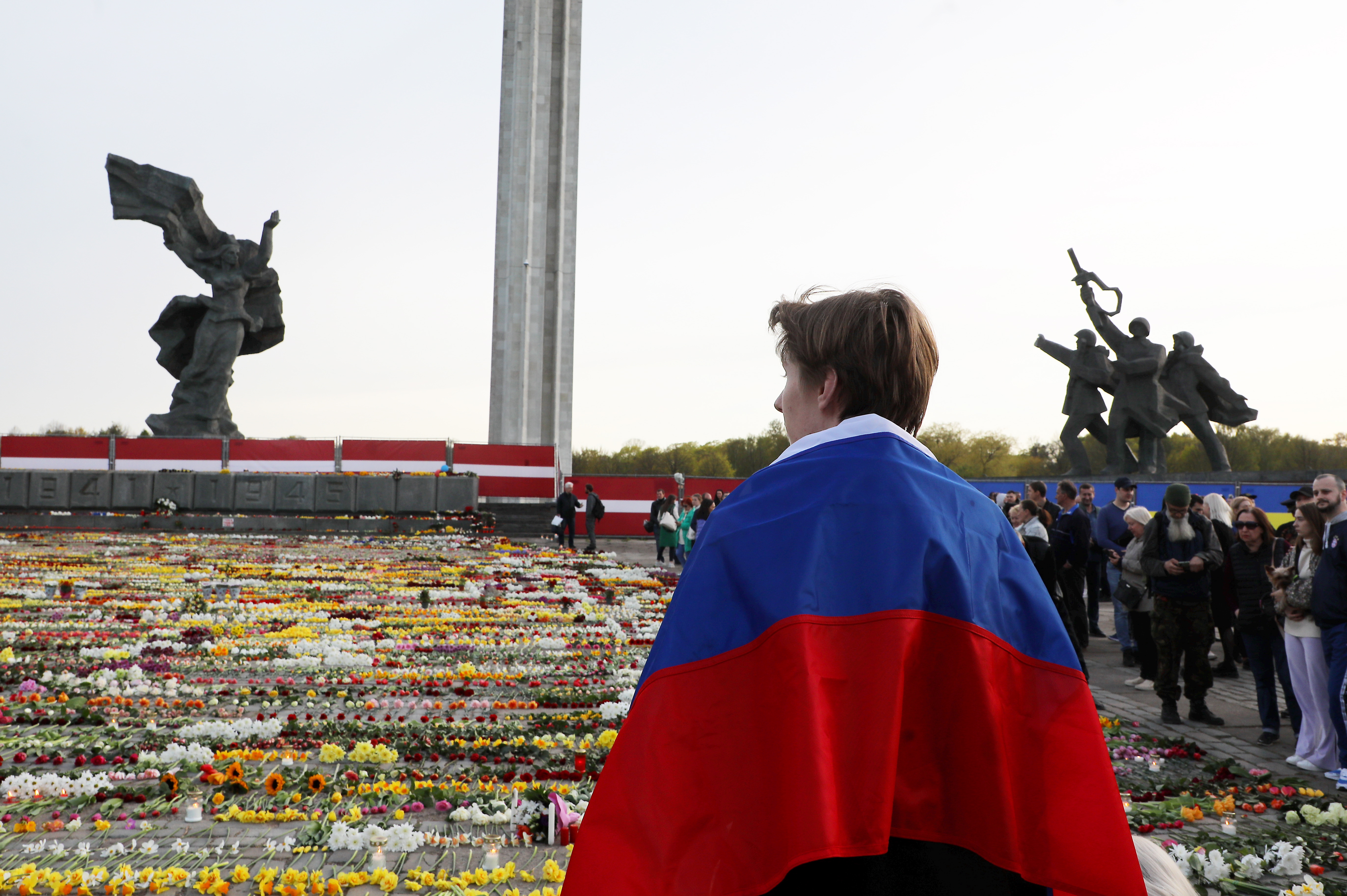 Полиция заблокировала доступ к памятнику. И готова ко всему