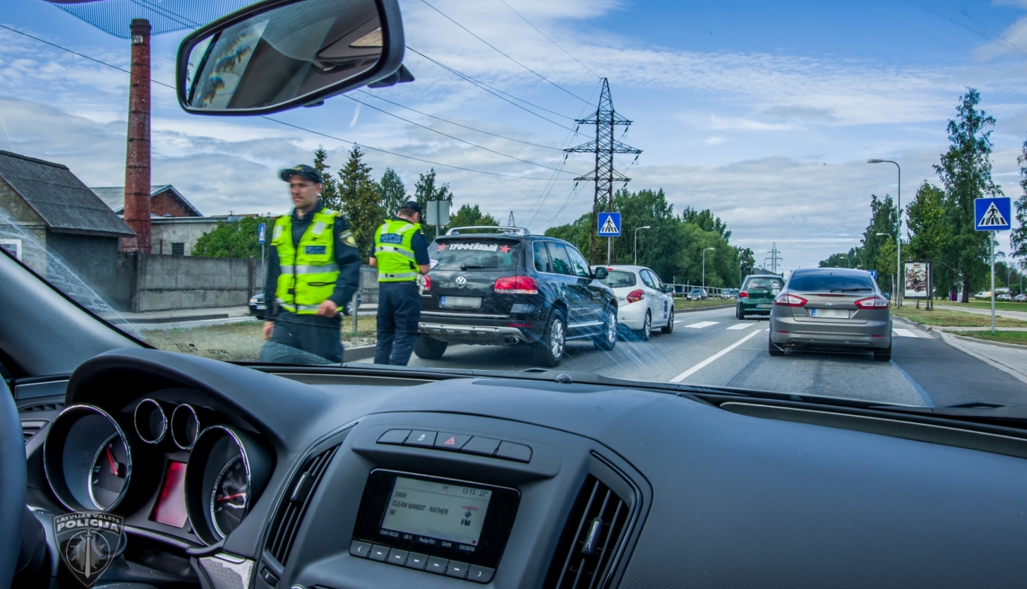25 агрессивных водителей за 3 часа. Поймали "дорожники" у Каменного моста